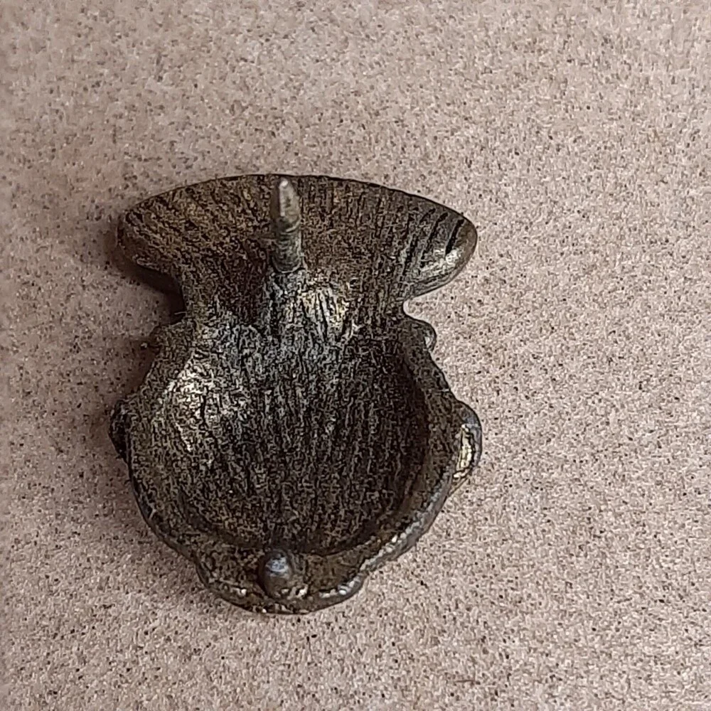 Vintage Spittoon metal lapel tac pin Gold/Brass-Tone Western jug vase jar pot